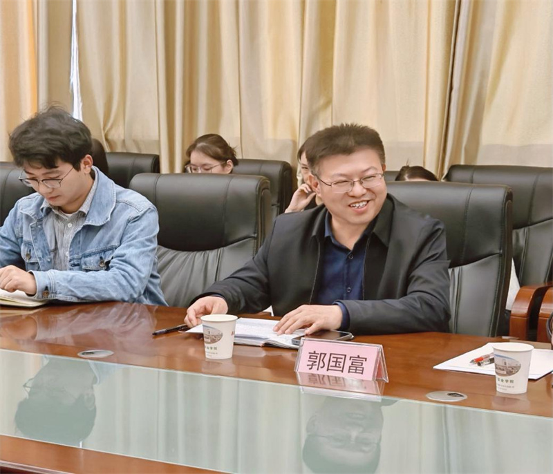 开题启新，笃行致远——我校举行荆门市教育科学“十四五”规划2024年度课题开题报告会暨科研课题培训会